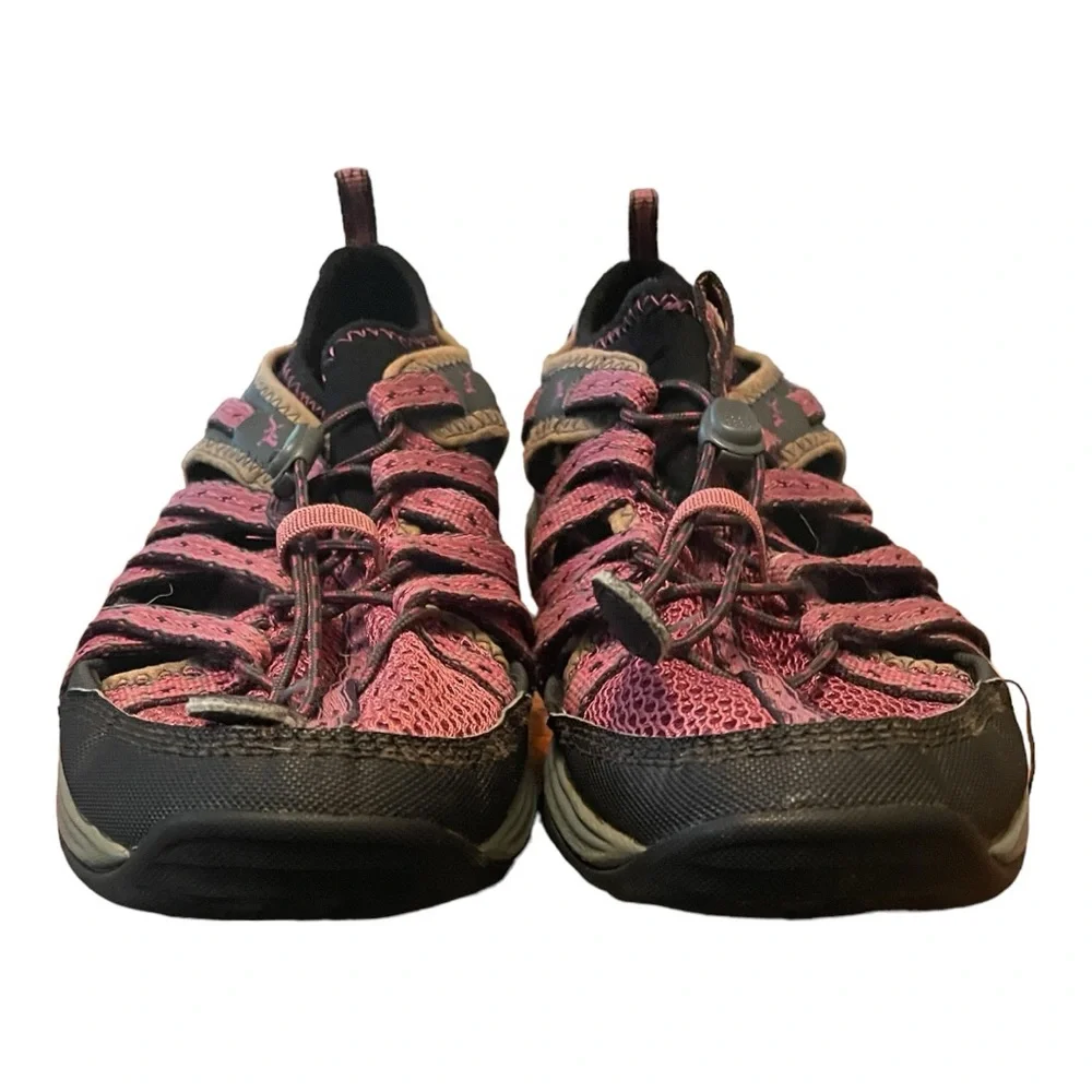 Chaco Outcross Closed Toe Water Proof Hiking Shoe Size 9.5